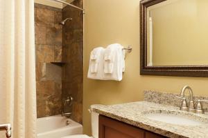 Beautiful 2BD condo in an equestrian themed resort with tons of activities for the family