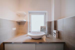 Lovely Apartment with Balcony - Cozy , Near KaDeWe & Kurfürstendamm