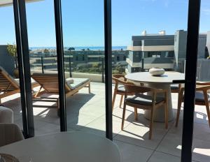 Oasis 325 - 2 bedroom with frontal sea and mountain view