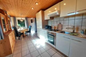 Kleines Haus mitten in der Natur mit eigener Terrasse und Sonnenbalkon