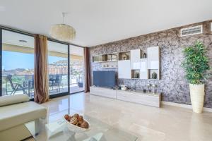 Hollywood Hills - Seaview Apartment