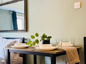 Stylish & Central Your East London Hideaway