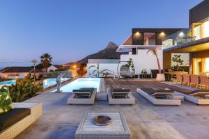 Jo Leo - Camps Bay Lux Villa with views & pool