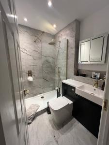 No 48 Fivedom - Luxury 1-Bed Apartment with Free Parking