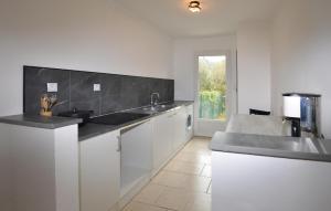 Maisons de vacances 1 Bedroom Awesome Home In Vignale : photos des chambres