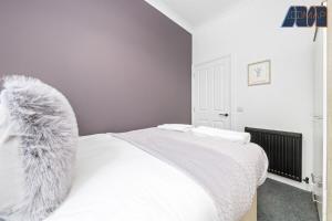 2 Bed Home with Parking Sleeps 4