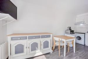 Appartements Le Petit Normand - Studio avec jardin a 500 m de la plage : photos des chambres