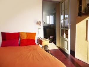 Lumineux, calme, charme villageois à 2mn du métro parisien