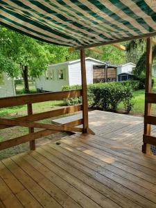 Maisons de vacances F011- Bungalow ensoleille pour 4 proche EuropaPark : photos des chambres