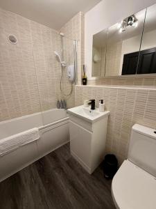 2 Bedroom Apartment near Glasgow City Centre, Celtic Park and Emirates Arena