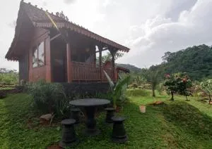 Villa Couple by Santosa Stable Resort - Gunungpati