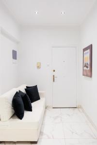 Elegant escapes plaka