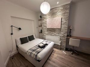 Stylish Interior Cosy Haven - On-Street Parking