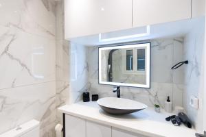 Elegant escapes plaka