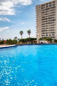 Sunny Vibes Apartment with Sea View