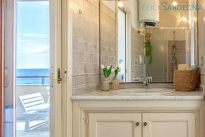 ClickSardegna Attic Vittoria with terrace facing the sea and parking space