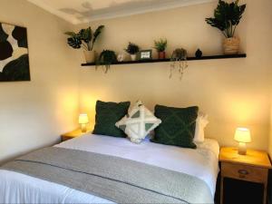 Selah, self-catering