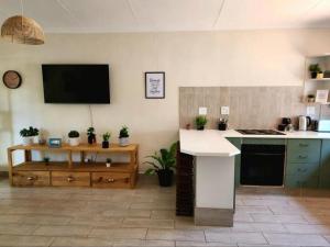 Selah, self-catering