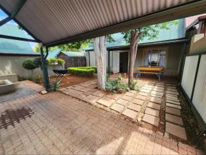 Selah, self-catering