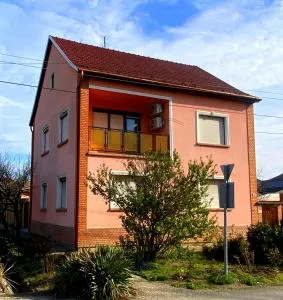 Júlia Apartmanház - Algyő