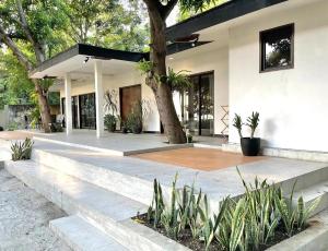 Secluded 4BD Beach Villa, Fast Wifi, Pet Friendly