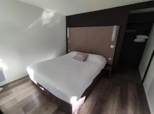 萨尔特河畔萨布莱崴昂钟楼酒店 - 普里西尼