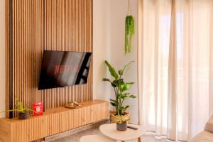 Coastal Comfort with Pool & Parking