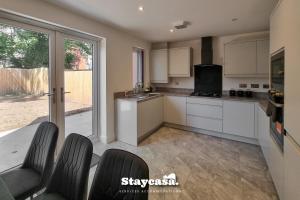 Harmony Living Modern New Build with Parking