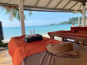 Kohchang Cabana Big Hotel with swiming pool & Beach