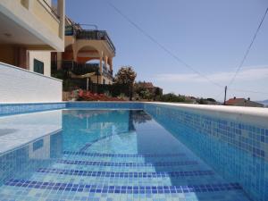 Pool side apartment with sea view and spacious sun deck a5