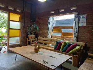 ethnic guesthouse in the countryside - Karanggayam