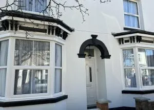 Bourton House - 拉特沃思