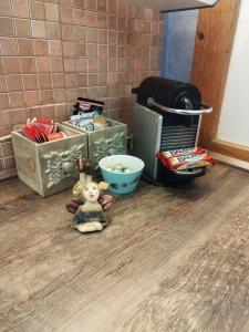 Friendly VINTAGE Studio in the DOWNTOWN with AC