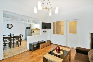 Grand Central Elegance - 2BR