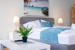 Stylish 2BR Retreat Steps from AKH & Volksoper