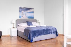 Stylish 2BR Retreat Steps from AKH & Volksoper