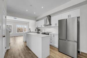 Entire 3-Bedroom Ensuite Townhouse - Spacious and Cozy