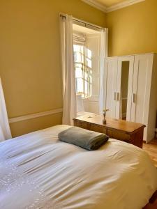 Georgian Room and Bathroom