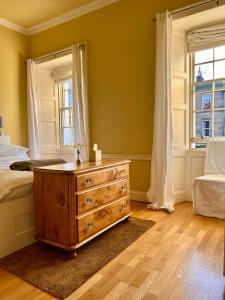 Georgian Room and Bathroom