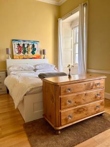 Georgian Room and Bathroom