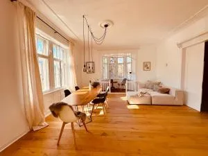 luxuriöse Altbau Wohnung in Denkmal-Villa - Dätzingen