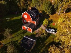 Charming villa near lake and sea - Söderhamn