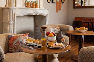 Cloître - Entrée autonome, réception en ligne - Encore Mieux