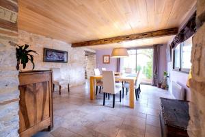 Maisons de vacances Casa Guillarmou - Evasion Enchantee avec Piscine Chauffee, Spa & Clim - Vue Exceptionnelle : photos des chambres