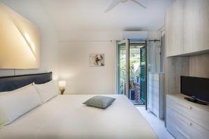 Elegant sea view apartment by Wonderful Italy