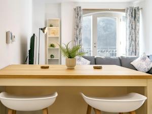 Luxury 2BR W Balcony Cathedral Qtr Parking! - Pass the Keys