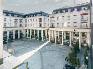 Luxury 2BR W Balcony Cathedral Qtr Parking! - Pass the Keys