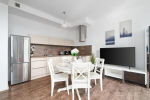 Urban Chic - Great Location - One Bedroom Apartment - Kolejowa