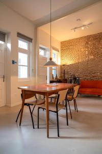 Athenian Cypress House, Atelier