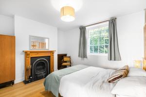 Large, quiet flat in Islington